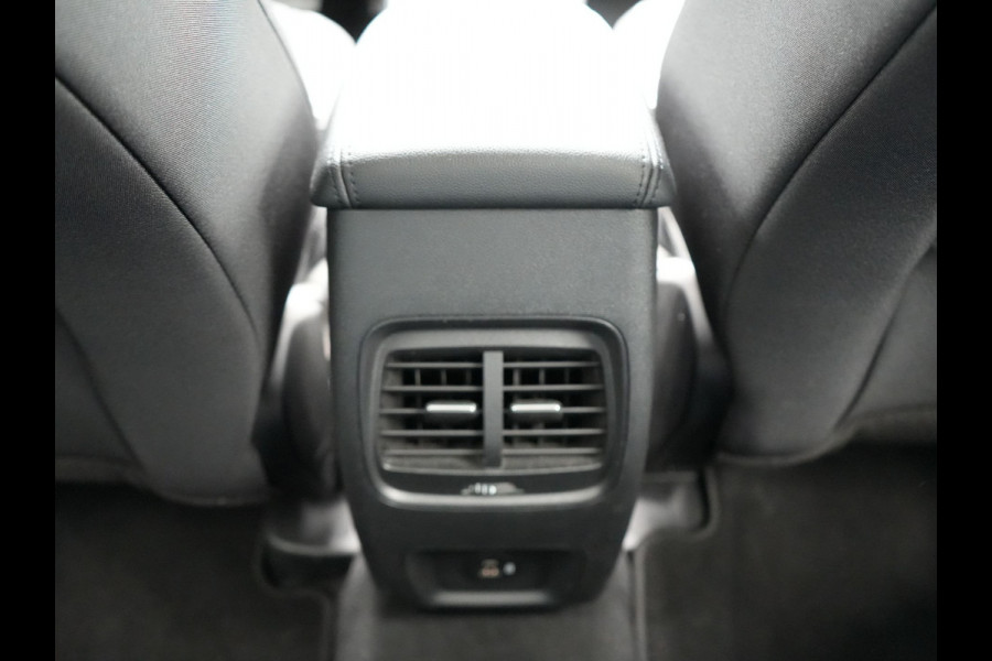 Ford Kuga 2.5 Titanium Plug In Hybrid 225pk PHEV | Trekhaak af Fabriek | Adaptive Cruise | Keyless | Camera | Stoelverwarming | Apple Carplay | DAB | Navi Full Map |
