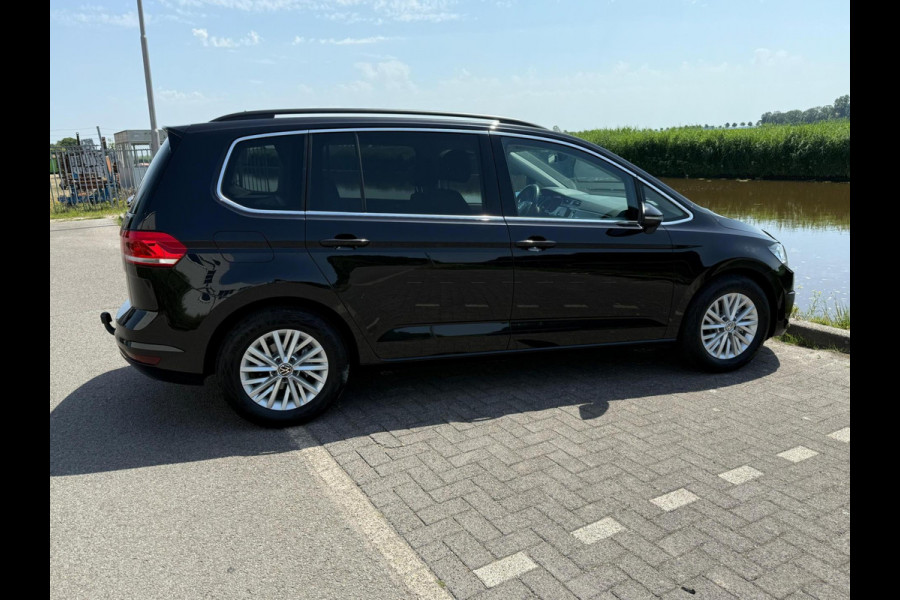 Volkswagen Touran 1.5 TSI Comfortline Business 7p trekhaak / carplay
