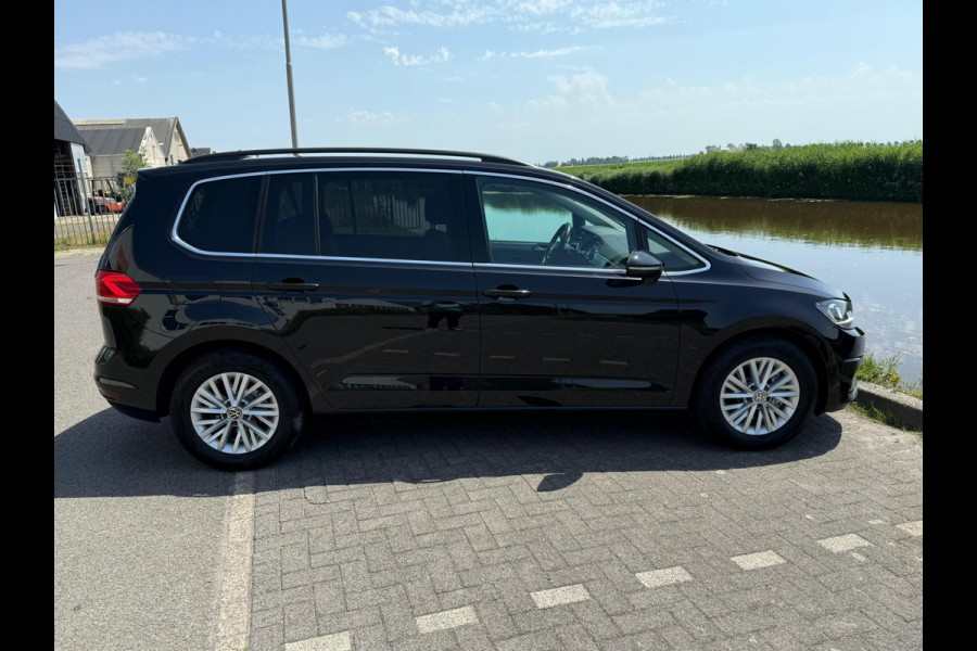 Volkswagen Touran 1.5 TSI Comfortline Business 7p trekhaak / carplay