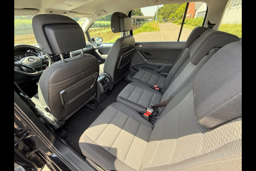 Volkswagen Touran 1.5 TSI Comfortline Business 7p trekhaak / carplay