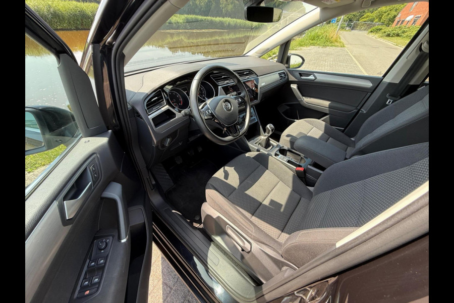 Volkswagen Touran 1.5 TSI Comfortline Business 7p trekhaak / carplay