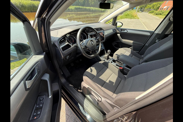Volkswagen Touran 1.5 TSI Comfortline Business 7p trekhaak / carplay