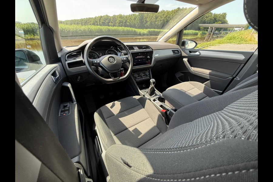 Volkswagen Touran 1.5 TSI Comfortline Business 7p trekhaak / carplay