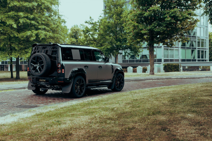 Land Rover Defender 110 P300e X-Dynamic HSE | Urban WideTrack | Quicksilver | Eiger Grey Satin |