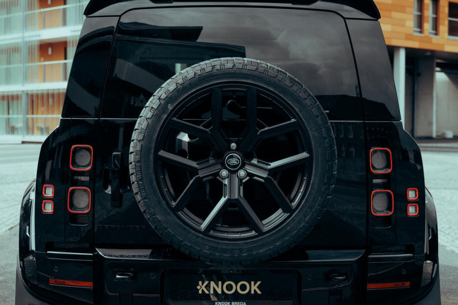 Land Rover Defender 110 P300e X-Dynamic HSE | Urban WideTrack | Quicksilver | Eiger Grey Satin |