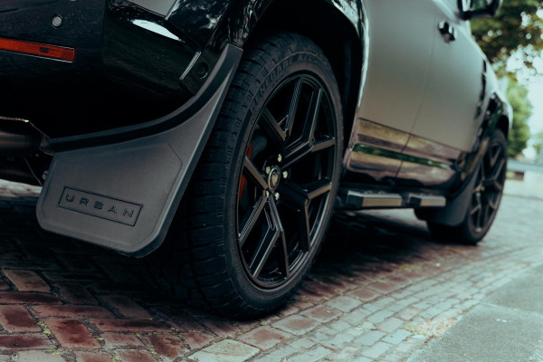 Land Rover Defender 110 P300e X-Dynamic HSE | Urban WideTrack | Quicksilver | Eiger Grey Satin |