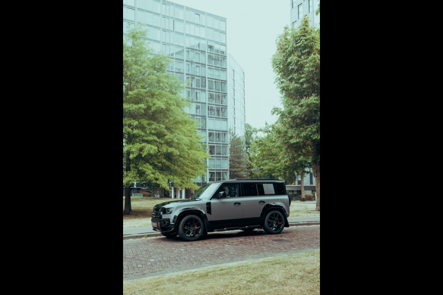Land Rover Defender 110 P300e X-Dynamic HSE | Urban WideTrack | Quicksilver | Eiger Grey Satin |