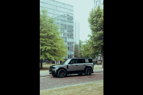 Land Rover Defender 110 P300e X-Dynamic HSE | Urban WideTrack | Quicksilver | Eiger Grey Satin |