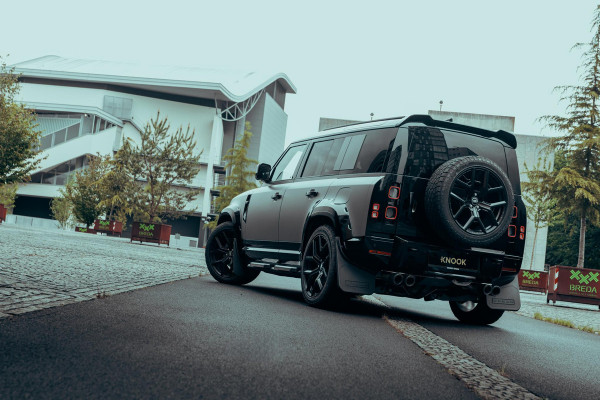 Land Rover Defender 110 P300e X-Dynamic HSE | Urban WideTrack | Quicksilver | Eiger Grey Satin |