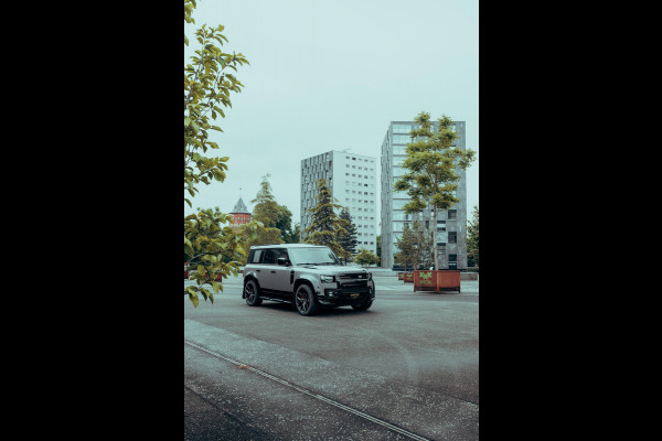Land Rover Defender 110 P300e X-Dynamic HSE | Urban WideTrack | Quicksilver | Eiger Grey Satin |