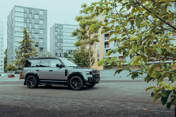 Land Rover Defender 110 P300e X-Dynamic HSE | Urban WideTrack | Quicksilver | Eiger Grey Satin |