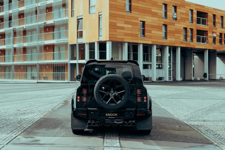 Land Rover Defender 110 P300e X-Dynamic HSE | Urban WideTrack | Quicksilver | Eiger Grey Satin |