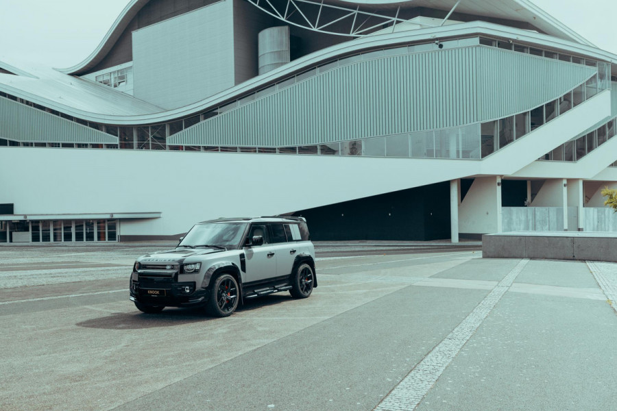 Land Rover Defender 110 P300e X-Dynamic HSE | Urban WideTrack | Quicksilver | Eiger Grey Satin |