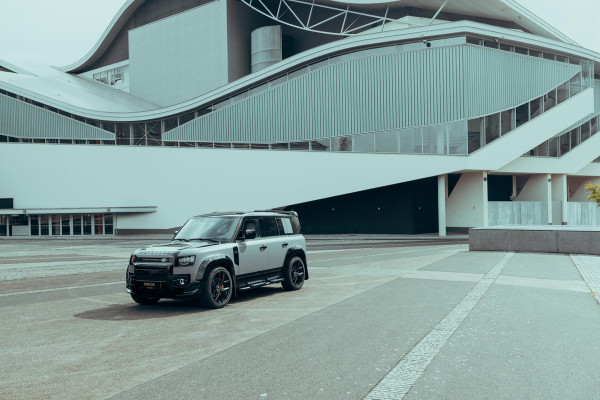 Land Rover Defender 110 P300e X-Dynamic HSE | Urban WideTrack | Quicksilver | Eiger Grey Satin |