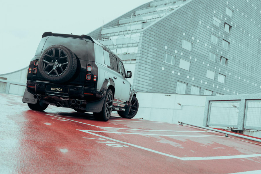 Land Rover Defender 110 P300e X-Dynamic HSE | Urban WideTrack | Quicksilver | Eiger Grey Satin |