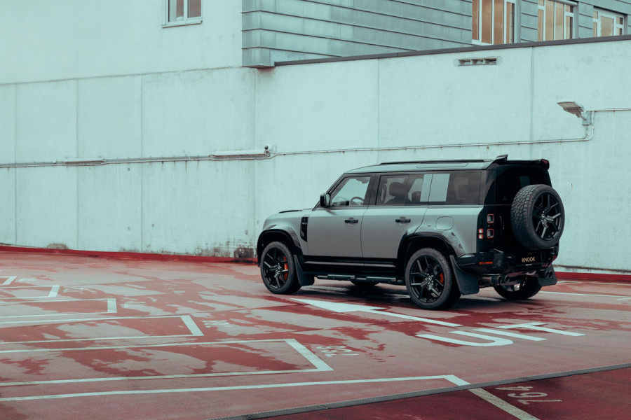 Land Rover Defender 110 P300e X-Dynamic HSE | Urban WideTrack | Quicksilver | Eiger Grey Satin |