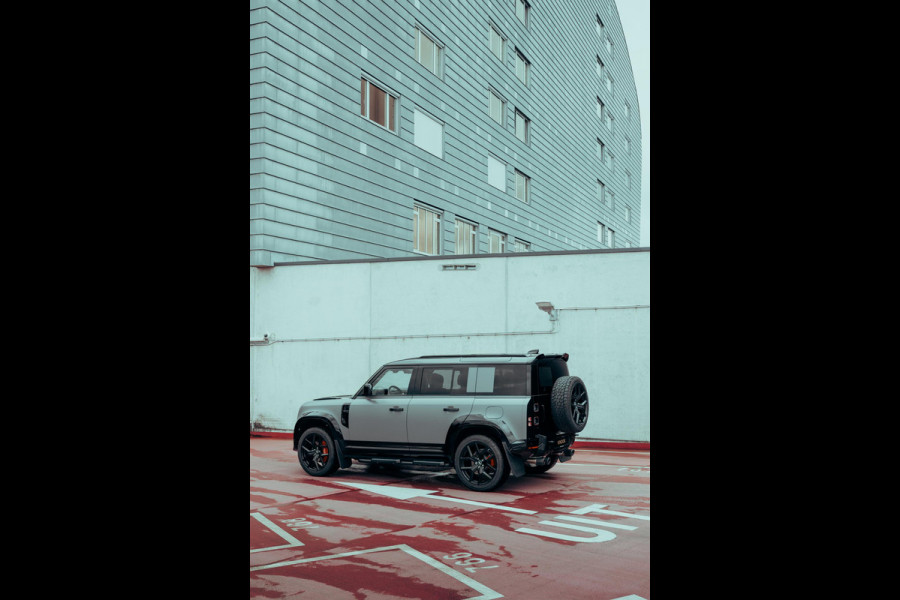 Land Rover Defender 110 P300e X-Dynamic HSE | Urban WideTrack | Quicksilver | Eiger Grey Satin |