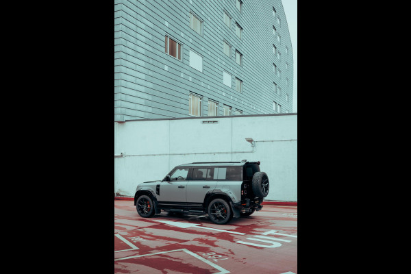 Land Rover Defender 110 P300e X-Dynamic HSE | Urban WideTrack | Quicksilver | Eiger Grey Satin |