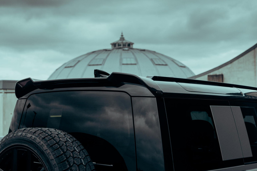Land Rover Defender 110 P300e X-Dynamic HSE | Urban WideTrack | Quicksilver | Eiger Grey Satin |