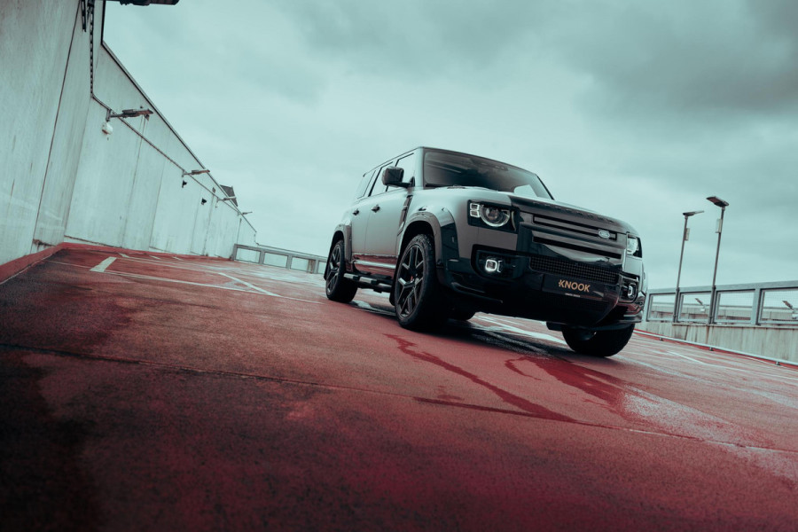 Land Rover Defender 110 P300e X-Dynamic HSE | Urban WideTrack | Quicksilver | Eiger Grey Satin |
