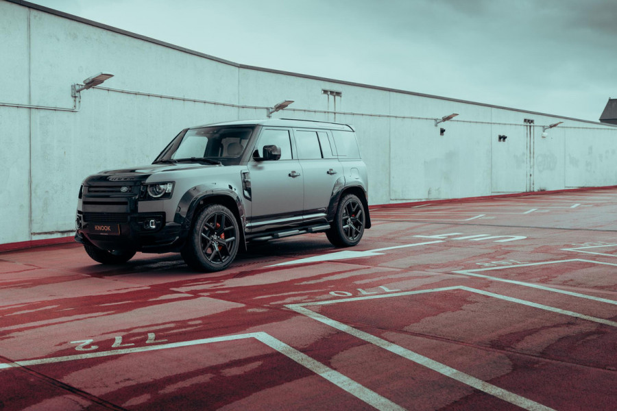 Land Rover Defender 110 P300e X-Dynamic HSE | Urban WideTrack | Quicksilver | Eiger Grey Satin |