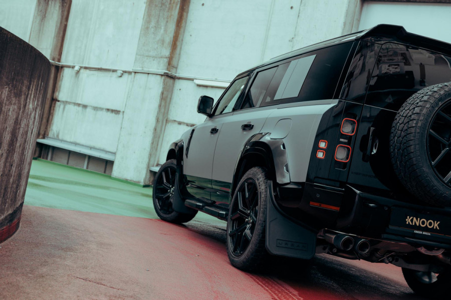 Land Rover Defender 110 P300e X-Dynamic HSE | Urban WideTrack | Quicksilver | Eiger Grey Satin |