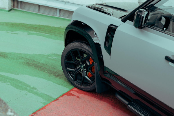 Land Rover Defender 110 P300e X-Dynamic HSE | Urban WideTrack | Quicksilver | Eiger Grey Satin |
