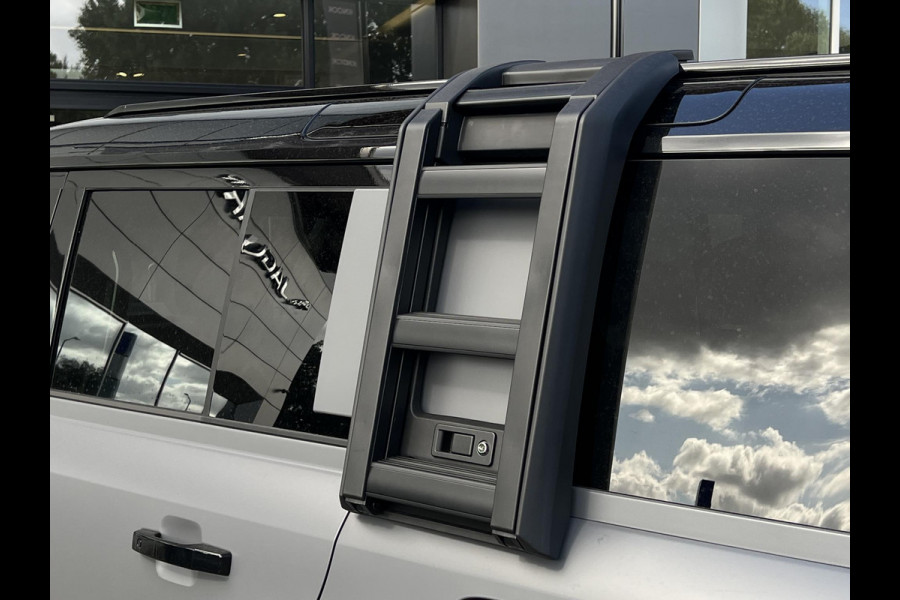 Land Rover Defender 110 P300e X-Dynamic HSE | Urban WideTrack | Quicksilver | Eiger Grey Satin |