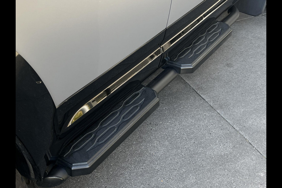 Land Rover Defender 110 P300e X-Dynamic HSE | Urban WideTrack | Quicksilver | Eiger Grey Satin |