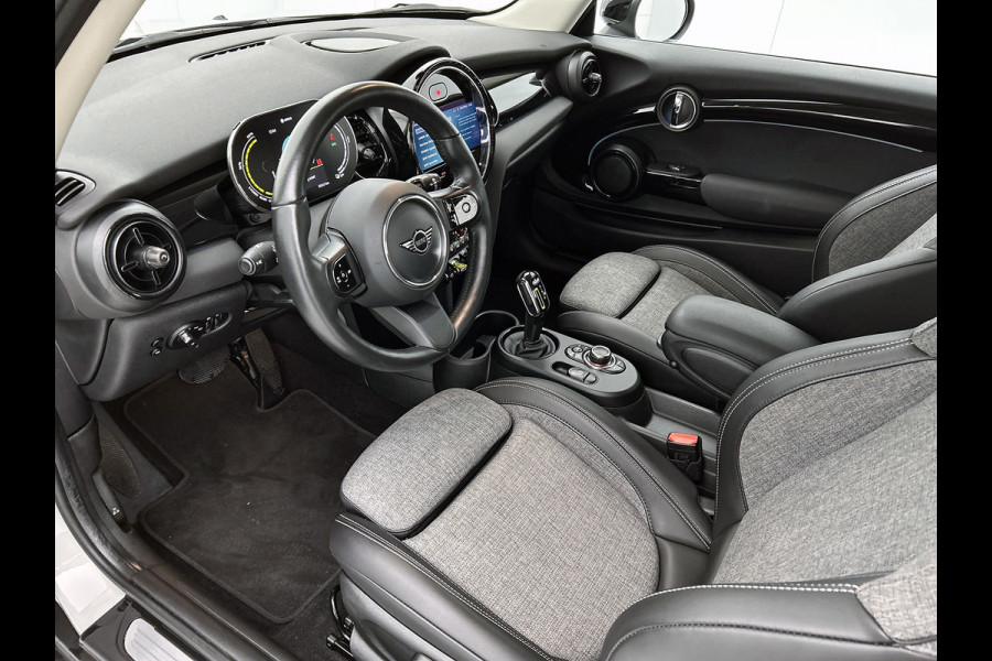 MINI Mini Electric Classic 33 kWh (NL-auto, 1e Eig, Dealer OnderH, Navi Pro, Carplay, Parkeersensoren, Climate Con, Etc)
