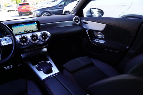 Mercedes-Benz CLA-Klasse 220 4MATIC Premium Plus | Achteruitrijcamera | Virtual Dash