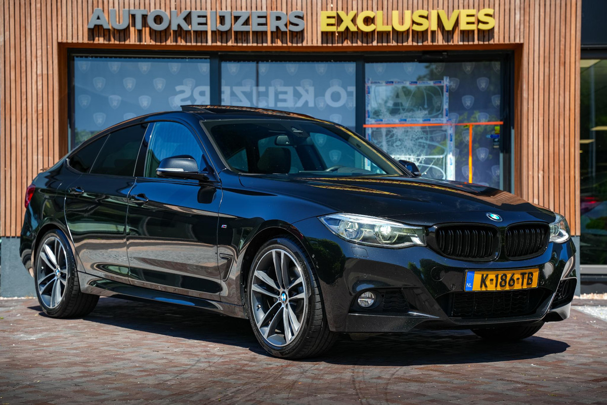 BMW 3-serie Gran Turismo 330d xDrive High Executive M Pakket Panoramadak Harman/Kardon Keyless HUD Trekhaak Alcantara BMW 3-serie Gran Turismo 330d xDrive High Executive M Pakket Panoramadak Harman/Kardon Keyless HUD Trekhaak Alcantara