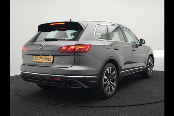 Volkswagen Touareg 3.0 TSi eHybrid 4MOTION Elegance Plug In Hybrid 381pk PHEV | Panodak | Trekhaak af Fabriek | Luchtvering | Adaptive Cruise |  Nachtzicht | Lederen Comfortzetels Massage & Memory | Head Up | 21"L.M  | Dynaudio | Sfeerverlichting |