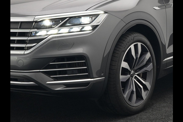 Volkswagen Touareg 3.0 TSi eHybrid 4MOTION Elegance Plug In Hybrid 381pk PHEV | Panodak | Trekhaak af Fabriek | Luchtvering | Adaptive Cruise |  Nachtzicht | Lederen Comfortzetels Massage & Memory | Head Up | 21"L.M  | Dynaudio | Sfeerverlichting |