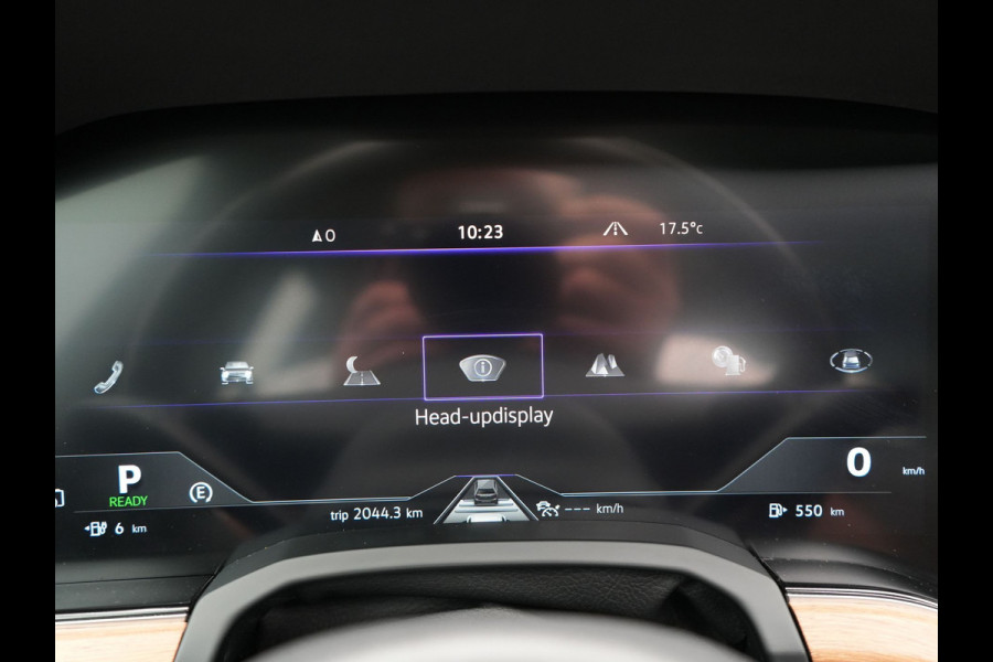 Volkswagen Touareg 3.0 TSi eHybrid 4MOTION Elegance Plug In Hybrid 381pk PHEV | Panodak | Trekhaak af Fabriek | Luchtvering | Adaptive Cruise |  Nachtzicht | Lederen Comfortzetels Massage & Memory | Head Up | 21"L.M  | Dynaudio | Sfeerverlichting |