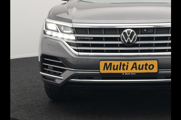 Volkswagen Touareg 3.0 TSi eHybrid 4MOTION Elegance Plug In Hybrid 381pk PHEV | Panodak | Trekhaak af Fabriek | Luchtvering | Adaptive Cruise |  Nachtzicht | Lederen Comfortzetels Massage & Memory | Head Up | 21"L.M  | Dynaudio | Sfeerverlichting |