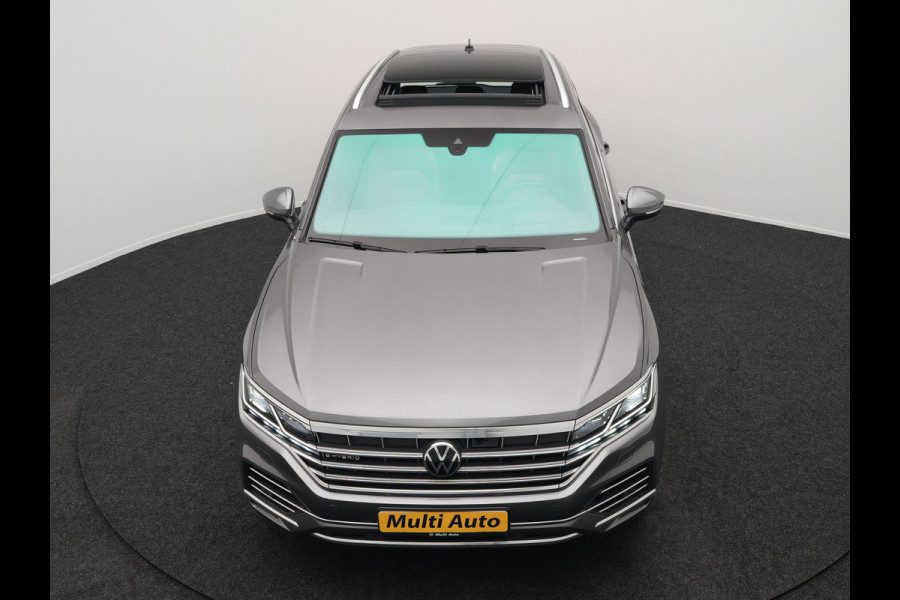 Volkswagen Touareg 3.0 TSi eHybrid 4MOTION Elegance Plug In Hybrid 381pk PHEV | Panodak | Trekhaak af Fabriek | Luchtvering | Adaptive Cruise |  Nachtzicht | Lederen Comfortzetels Massage & Memory | Head Up | 21"L.M  | Dynaudio | Sfeerverlichting |