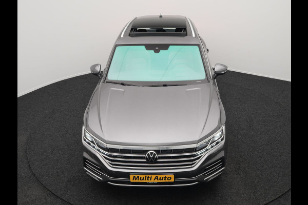Volkswagen Touareg 3.0 TSi eHybrid 4MOTION Elegance Plug In Hybrid 381pk PHEV | Panodak | Trekhaak af Fabriek | Luchtvering | Adaptive Cruise |  Nachtzicht | Lederen Comfortzetels Massage & Memory | Head Up | 21"L.M  | Dynaudio | Sfeerverlichting |