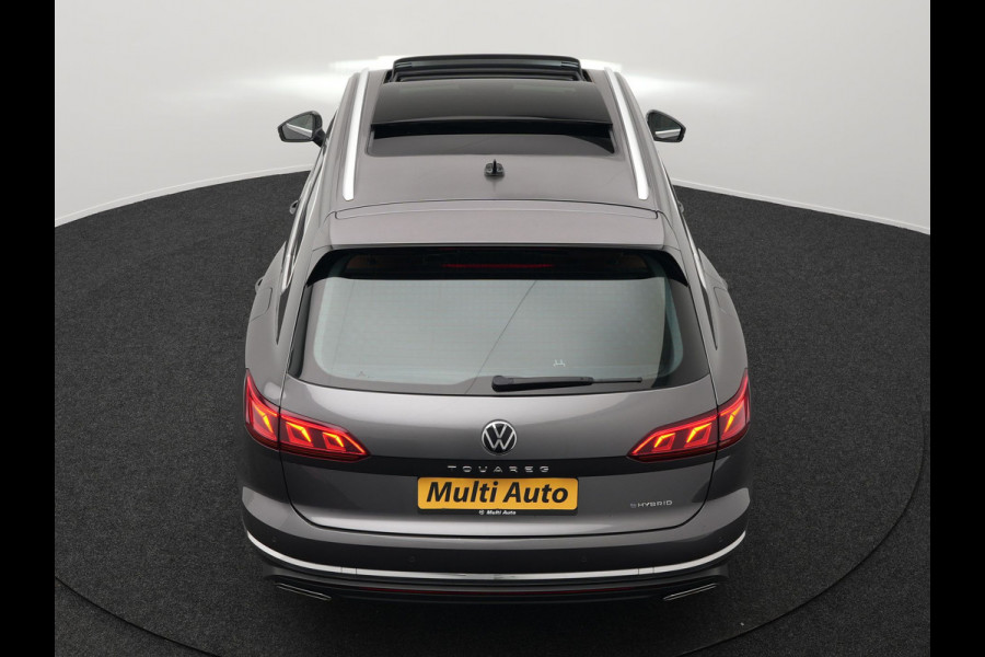 Volkswagen Touareg 3.0 TSi eHybrid 4MOTION Elegance Plug In Hybrid 381pk PHEV | Panodak | Trekhaak af Fabriek | Luchtvering | Adaptive Cruise |  Nachtzicht | Lederen Comfortzetels Massage & Memory | Head Up | 21"L.M  | Dynaudio | Sfeerverlichting |