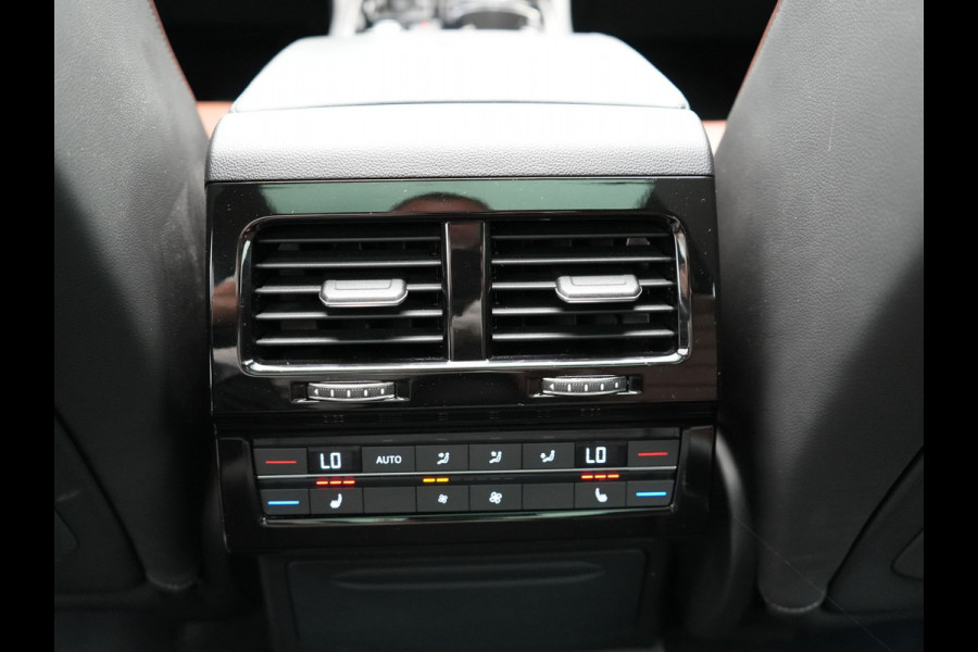 Volkswagen Touareg 3.0 TSi eHybrid 4MOTION Elegance Plug In Hybrid 381pk PHEV | Panodak | Trekhaak af Fabriek | Luchtvering | Adaptive Cruise |  Nachtzicht | Lederen Comfortzetels Massage & Memory | Head Up | 21"L.M  | Dynaudio | Sfeerverlichting |