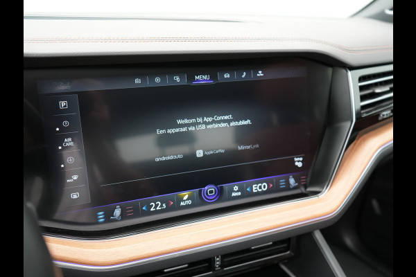 Volkswagen Touareg 3.0 TSi eHybrid 4MOTION Elegance Plug In Hybrid 381pk PHEV | Panodak | Trekhaak af Fabriek | Luchtvering | Adaptive Cruise |  Nachtzicht | Lederen Comfortzetels Massage & Memory | Head Up | 21"L.M  | Dynaudio | Sfeerverlichting |