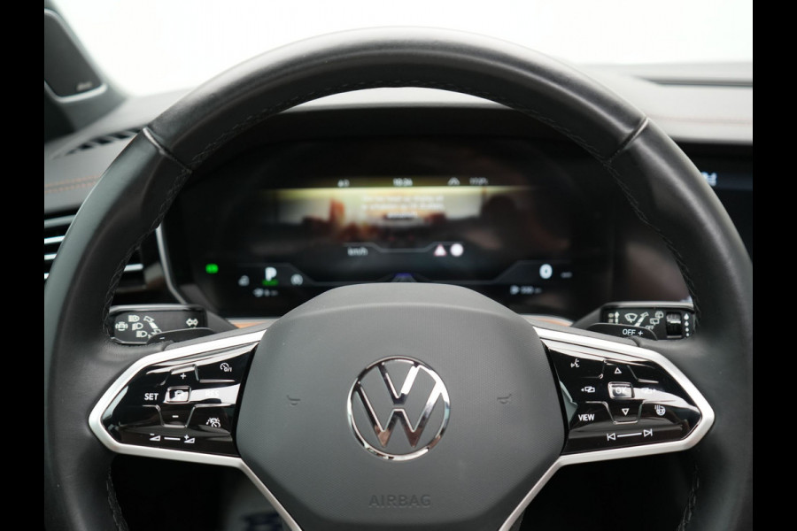 Volkswagen Touareg 3.0 TSi eHybrid 4MOTION Elegance Plug In Hybrid 381pk PHEV | Panodak | Trekhaak af Fabriek | Luchtvering | Adaptive Cruise |  Nachtzicht | Lederen Comfortzetels Massage & Memory | Head Up | 21"L.M  | Dynaudio | Sfeerverlichting |