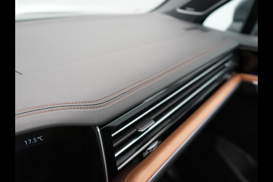 Volkswagen Touareg 3.0 TSi eHybrid 4MOTION Elegance Plug In Hybrid 381pk PHEV | Panodak | Trekhaak af Fabriek | Luchtvering | Adaptive Cruise |  Nachtzicht | Lederen Comfortzetels Massage & Memory | Head Up | 21"L.M  | Dynaudio | Sfeerverlichting |