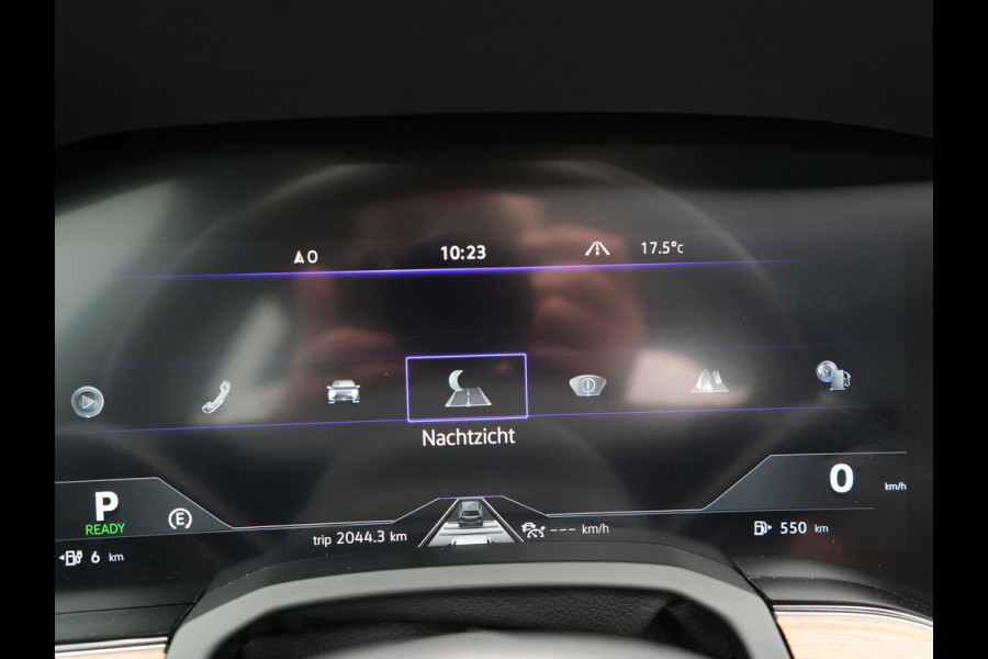 Volkswagen Touareg 3.0 TSi eHybrid 4MOTION Elegance Plug In Hybrid 381pk PHEV | Panodak | Trekhaak af Fabriek | Luchtvering | Adaptive Cruise |  Nachtzicht | Lederen Comfortzetels Massage & Memory | Head Up | 21"L.M  | Dynaudio | Sfeerverlichting |