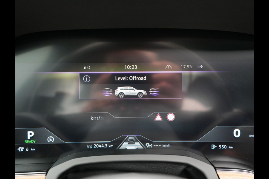 Volkswagen Touareg 3.0 TSi eHybrid 4MOTION Elegance Plug In Hybrid 381pk PHEV | Panodak | Trekhaak af Fabriek | Luchtvering | Adaptive Cruise |  Nachtzicht | Lederen Comfortzetels Massage & Memory | Head Up | 21"L.M  | Dynaudio | Sfeerverlichting |