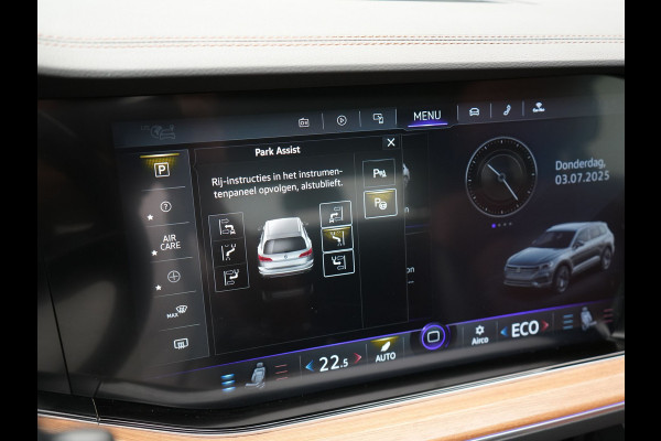 Volkswagen Touareg 3.0 TSi eHybrid 4MOTION Elegance Plug In Hybrid 381pk PHEV | Panodak | Trekhaak af Fabriek | Luchtvering | Adaptive Cruise |  Nachtzicht | Lederen Comfortzetels Massage & Memory | Head Up | 21"L.M  | Dynaudio | Sfeerverlichting |