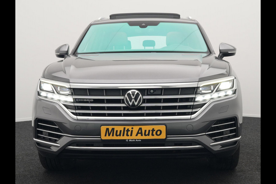 Volkswagen Touareg 3.0 TSi eHybrid 4MOTION Elegance Plug In Hybrid 381pk PHEV | Panodak | Trekhaak af Fabriek | Luchtvering | Adaptive Cruise |  Nachtzicht | Lederen Comfortzetels Massage & Memory | Head Up | 21"L.M  | Dynaudio | Sfeerverlichting |