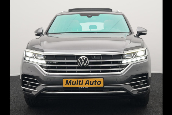 Volkswagen Touareg 3.0 TSi eHybrid 4MOTION Elegance Plug In Hybrid 381pk PHEV | Panodak | Trekhaak af Fabriek | Luchtvering | Adaptive Cruise |  Nachtzicht | Lederen Comfortzetels Massage & Memory | Head Up | 21"L.M  | Dynaudio | Sfeerverlichting |
