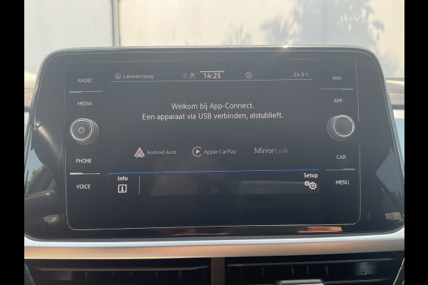 Volkswagen T-Roc 1.5 TSI Life 150pk Automaat Adap.Cruise Carplay Cam Hoogzitter Incl.BTW