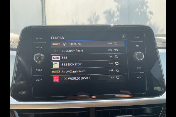 Volkswagen T-Roc 1.5 TSI Life 150pk Automaat Adap.Cruise Carplay Cam Hoogzitter Incl.BTW